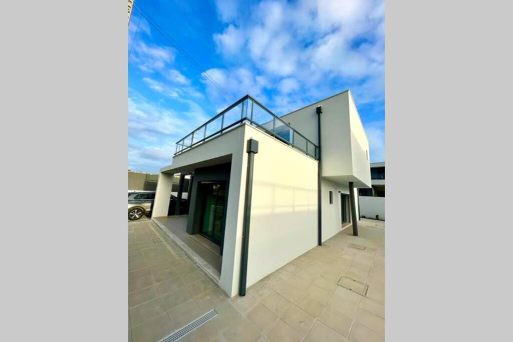 New And Modern 3 Bedroom Villa With Private Heated Pool Near Nazare サン・マルティーニョ・ド・ポルト エクステリア 写真